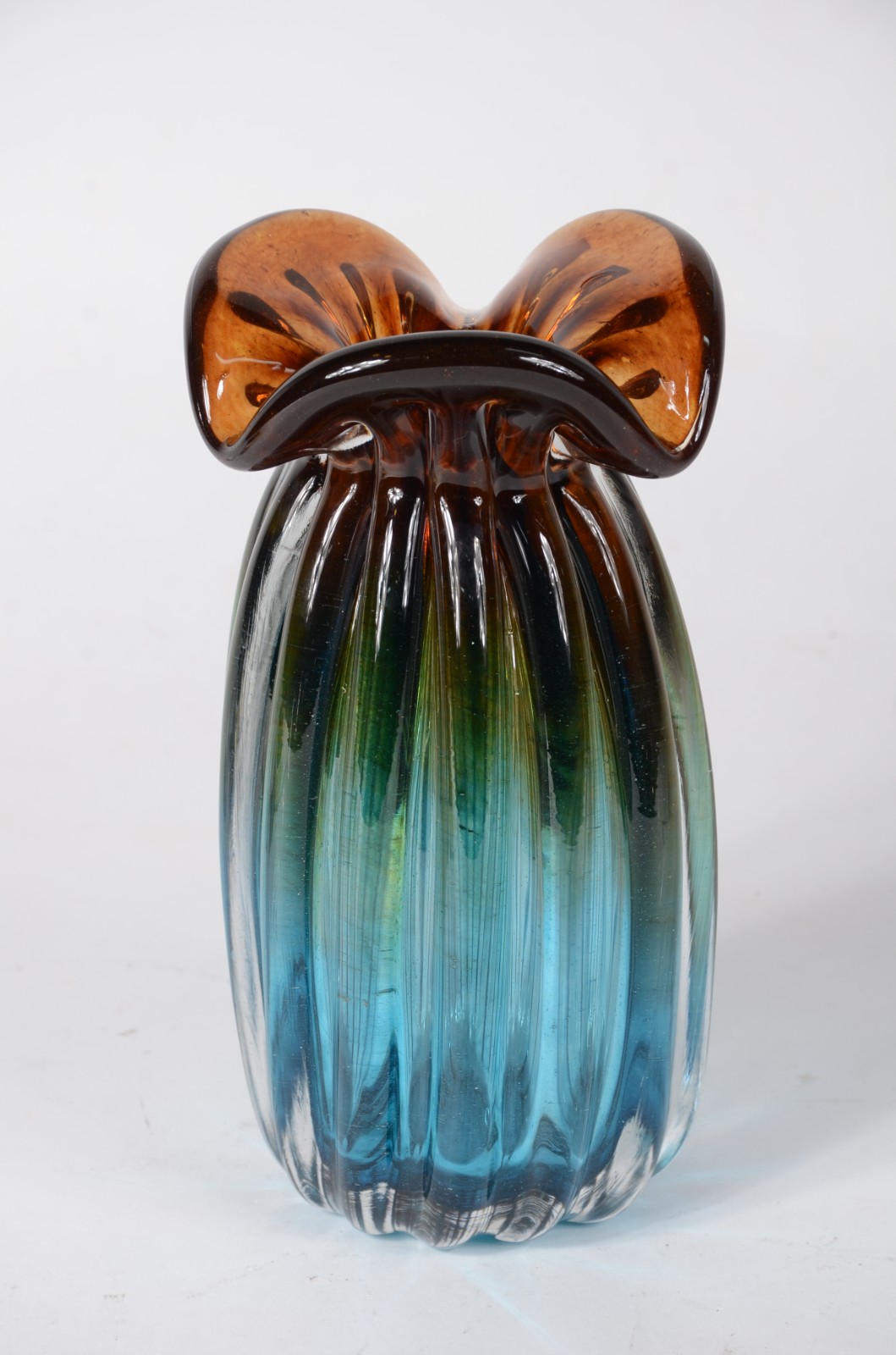 Jarro de vidro decorativo ao gosto murano nas cores azul e âmbar... - foto 1 de 3