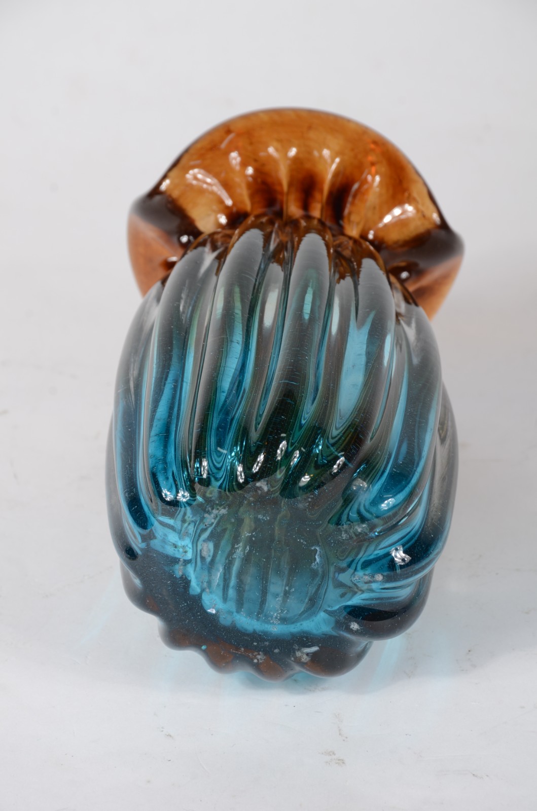 Jarro de vidro decorativo ao gosto murano nas cores azul e âmbar... - foto 3 de 3