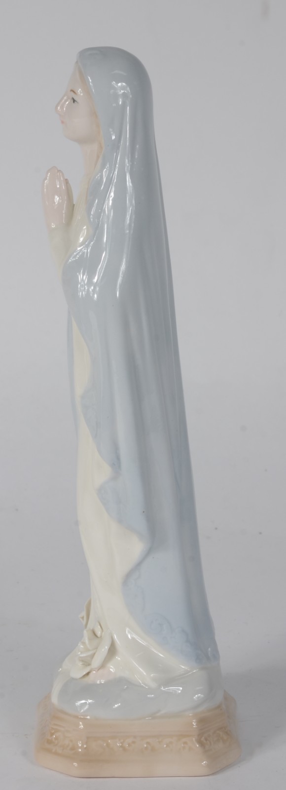 Estatueta de porcelana policromada representando "Virgem Maria". - foto 5 de 7