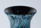 Grande jarro de vidro decorativo na cor azul me... - Grande jarro de vidro decorativo na cor azul mesclada de preto com pó de ouro.