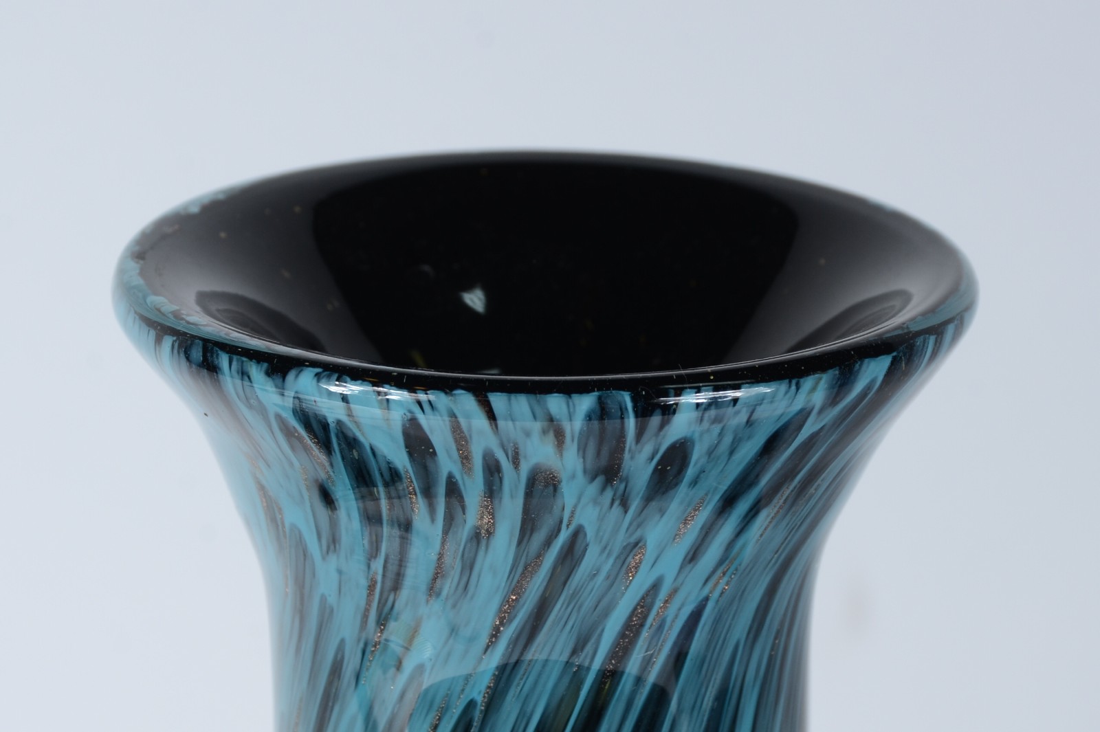 Grande jarro de vidro decorativo na cor azul mesclada de preto com pó... - foto 4 de 4