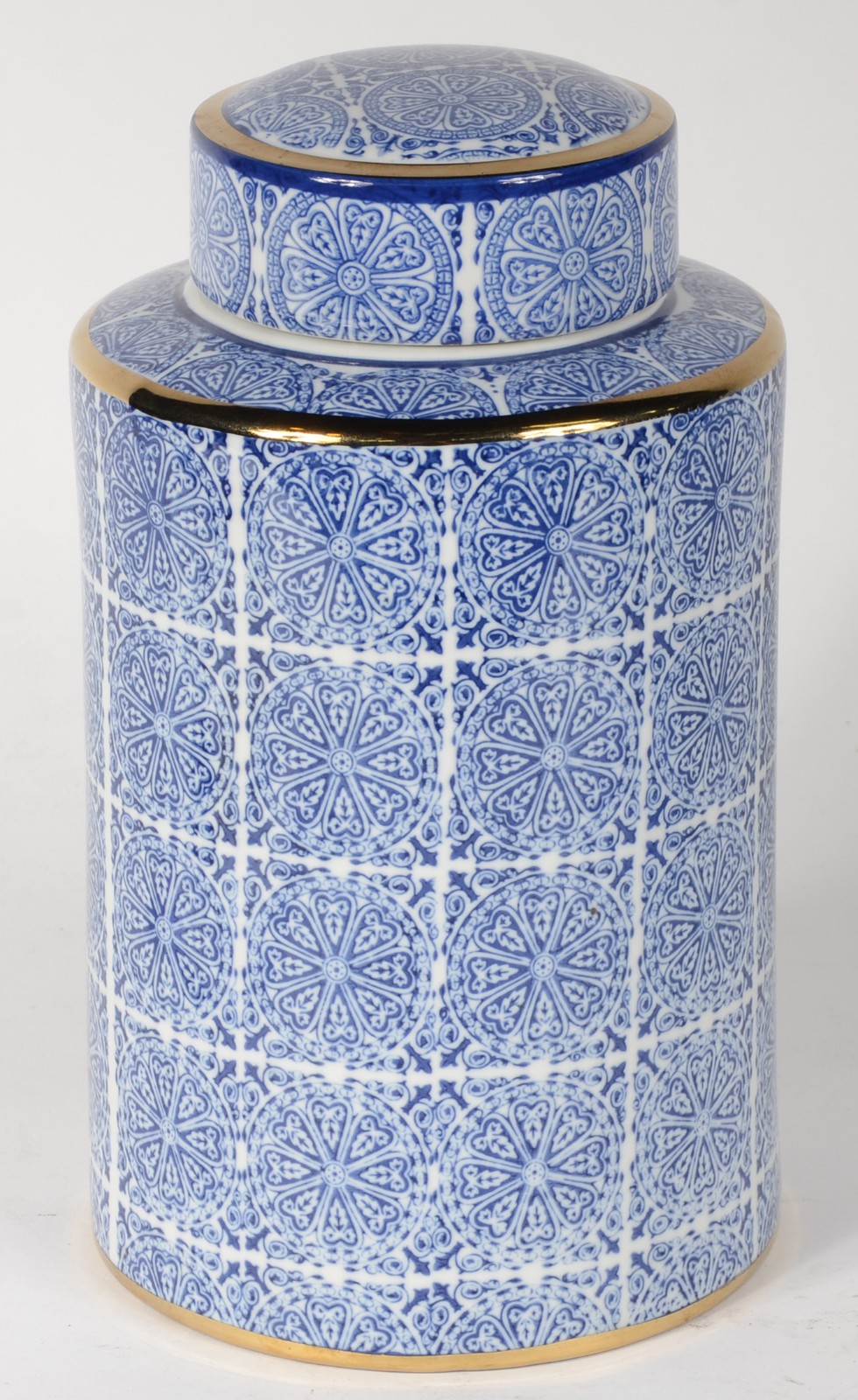 Potiche de porcelana azul e branca com frisos dourados - foto 1 de 4