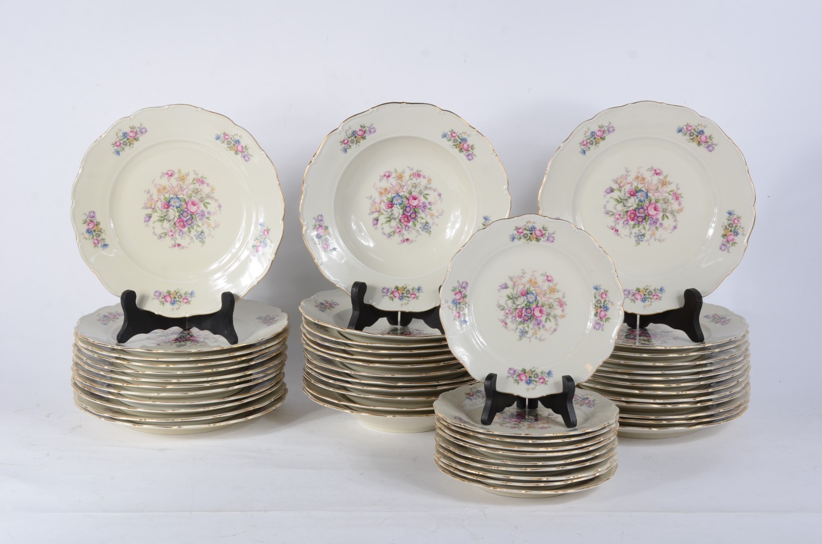 Aparelho de jantar de porcelana tcheca, decoração floral em... - foto 2 de 10