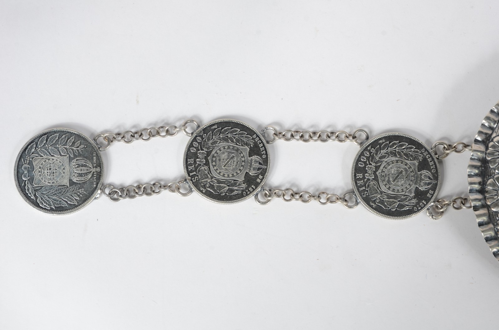 Cinzeiro para braço de sofá de prata com moedas. Peso 190g. (Por... - foto 4 de 7