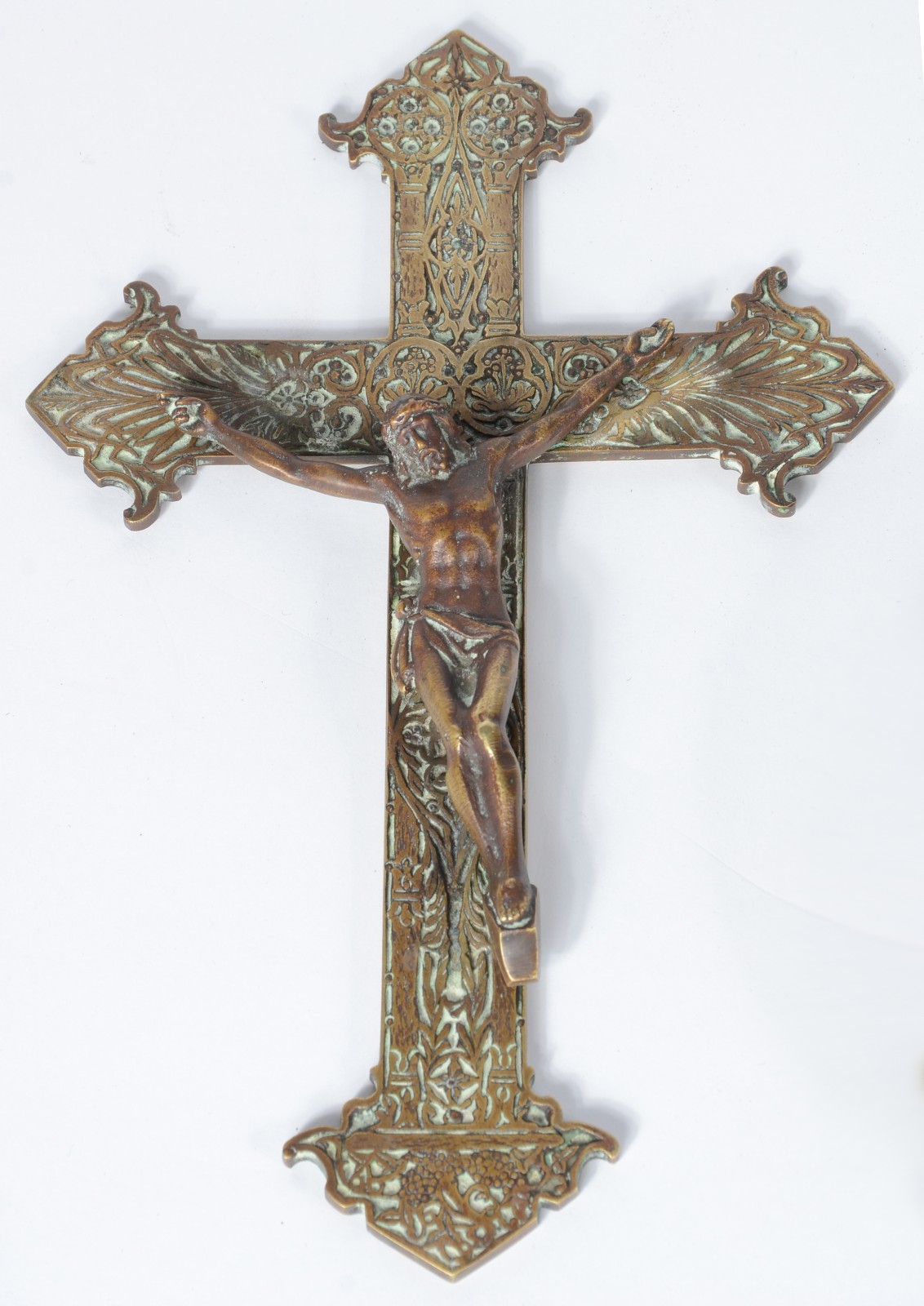 Lote com 4 peças sacras, sendo 3 crucifixos com figuras de Cristo e... - foto 3 de 6