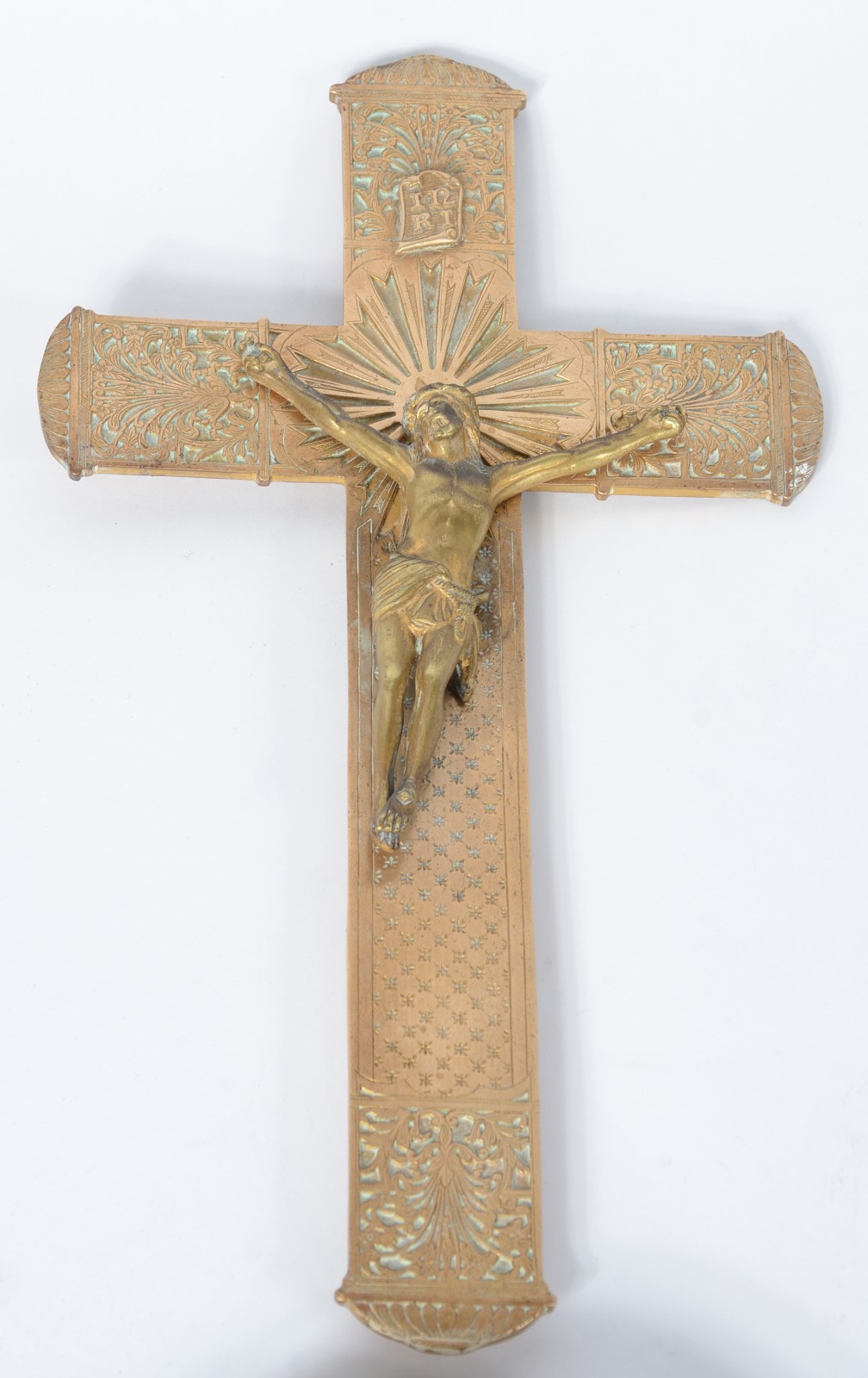 Lote com 4 peças sacras, sendo 3 crucifixos com figuras de Cristo e... - foto 5 de 6