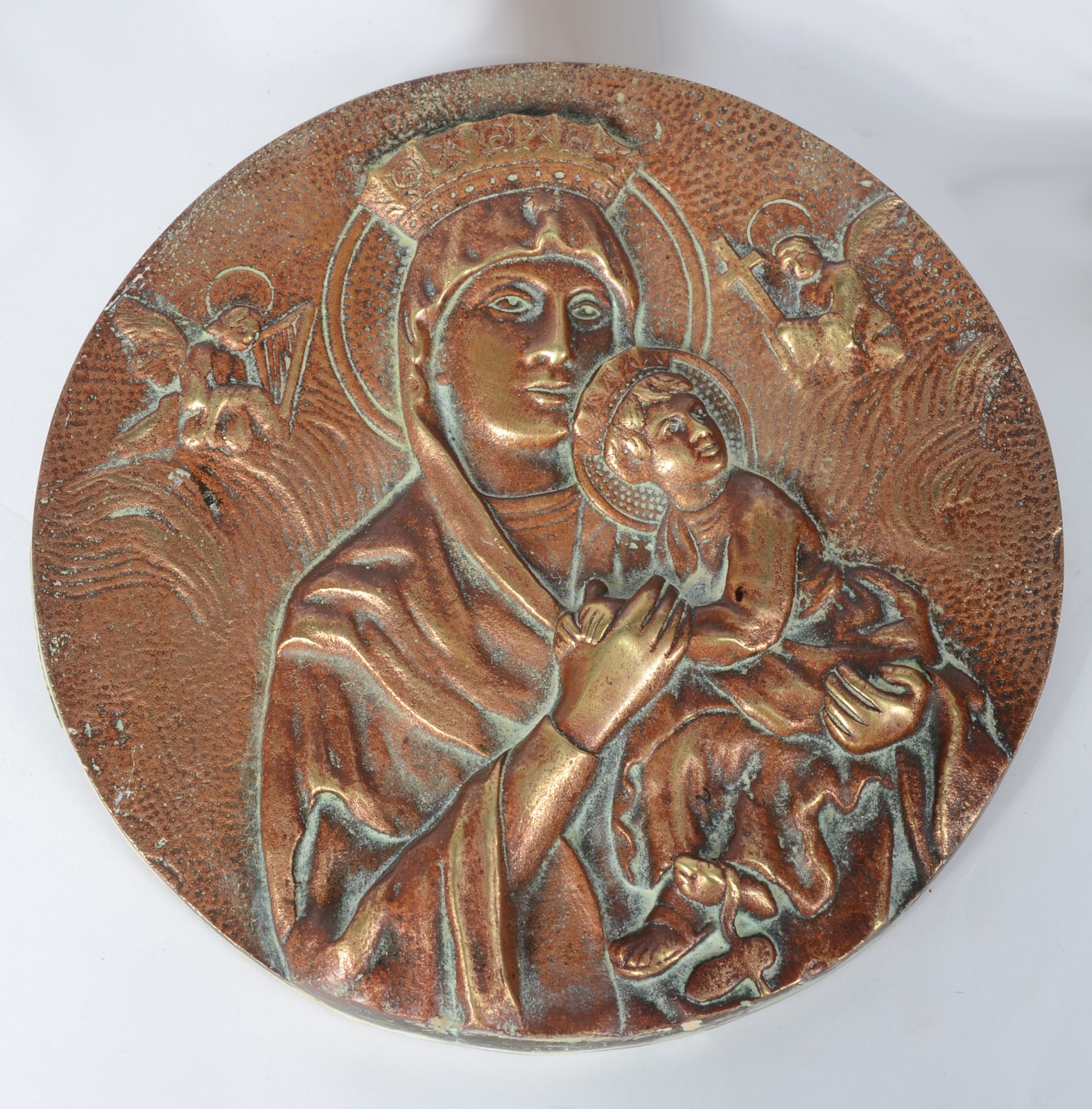 Lote com 4 peças sacras, sendo 3 crucifixos com figuras de Cristo e... - foto 2 de 6