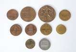 Lote com 10 medalhas diversas de bronze e metal - Lote com 10 medalhas diversas de bronze e metal
