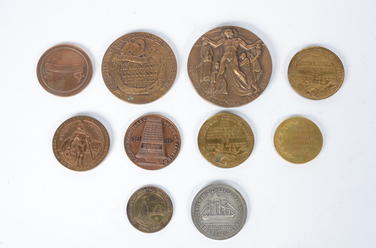 Lote com 10 medalhas diversas de bronze e metal - foto 1 de 2