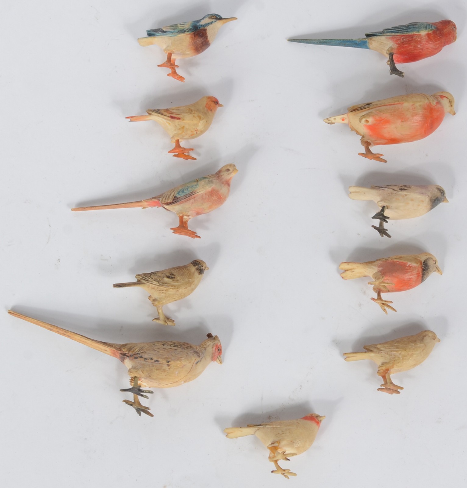 Coleção com 11 pequenas esculturas representando pássaros em diversos... - foto 1 de 4