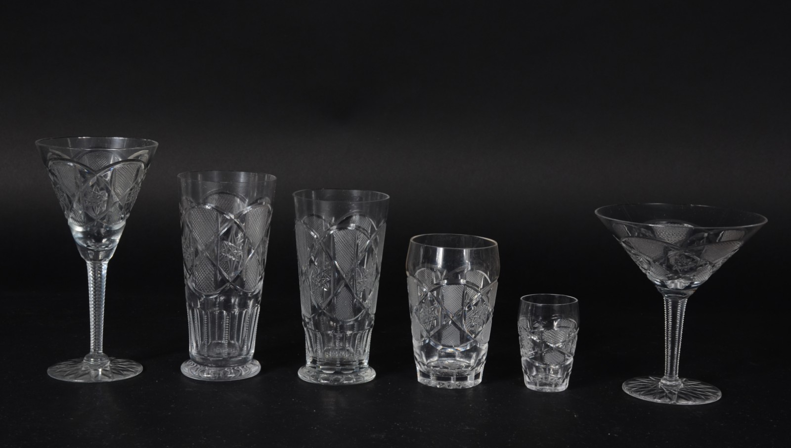 Serviço de cristal tcheco lapidado, composto de: 6 copos para long... - foto 2 de 9
