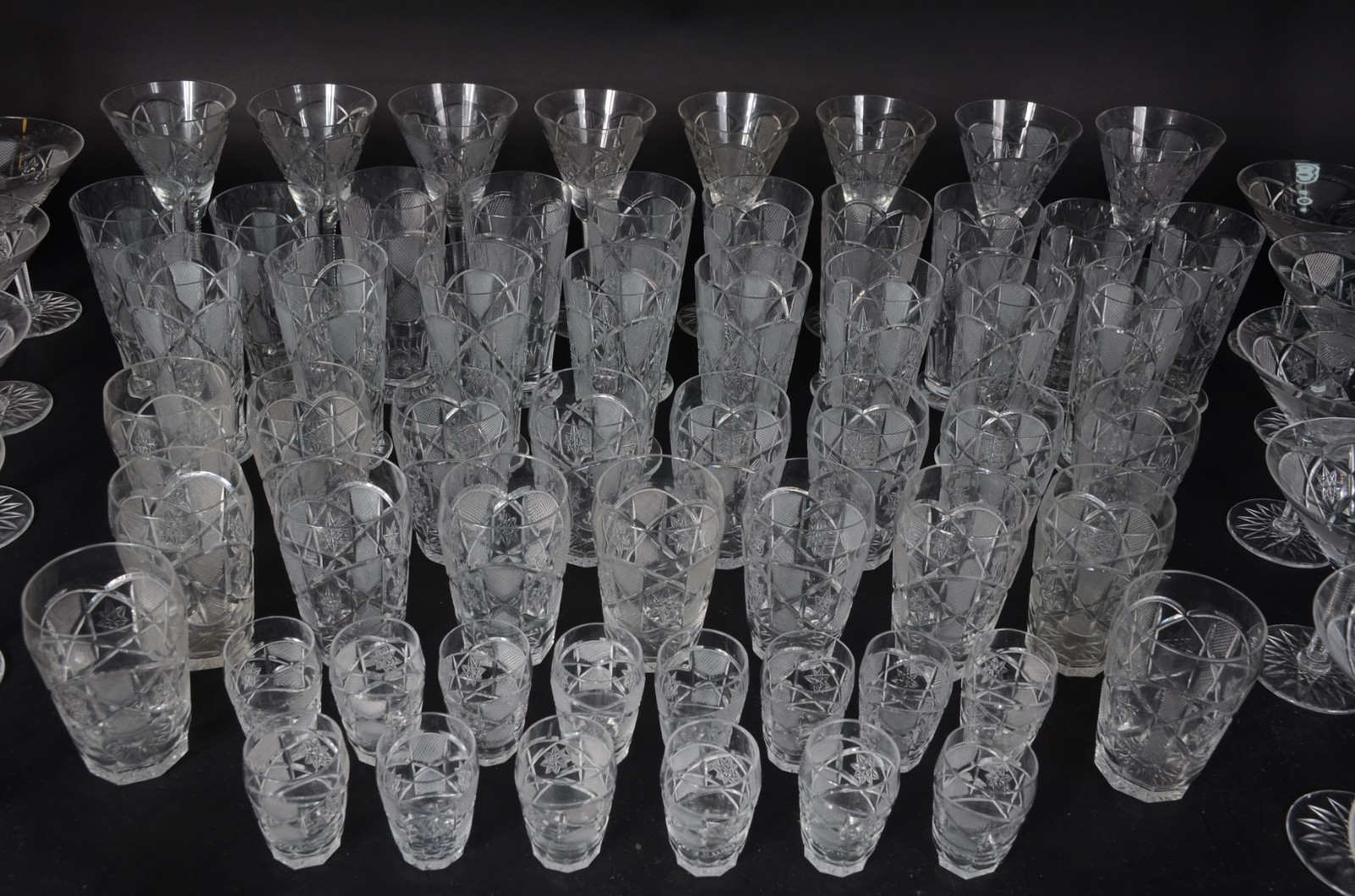 Serviço de cristal tcheco lapidado, composto de: 6 copos para long... - foto 4 de 9
