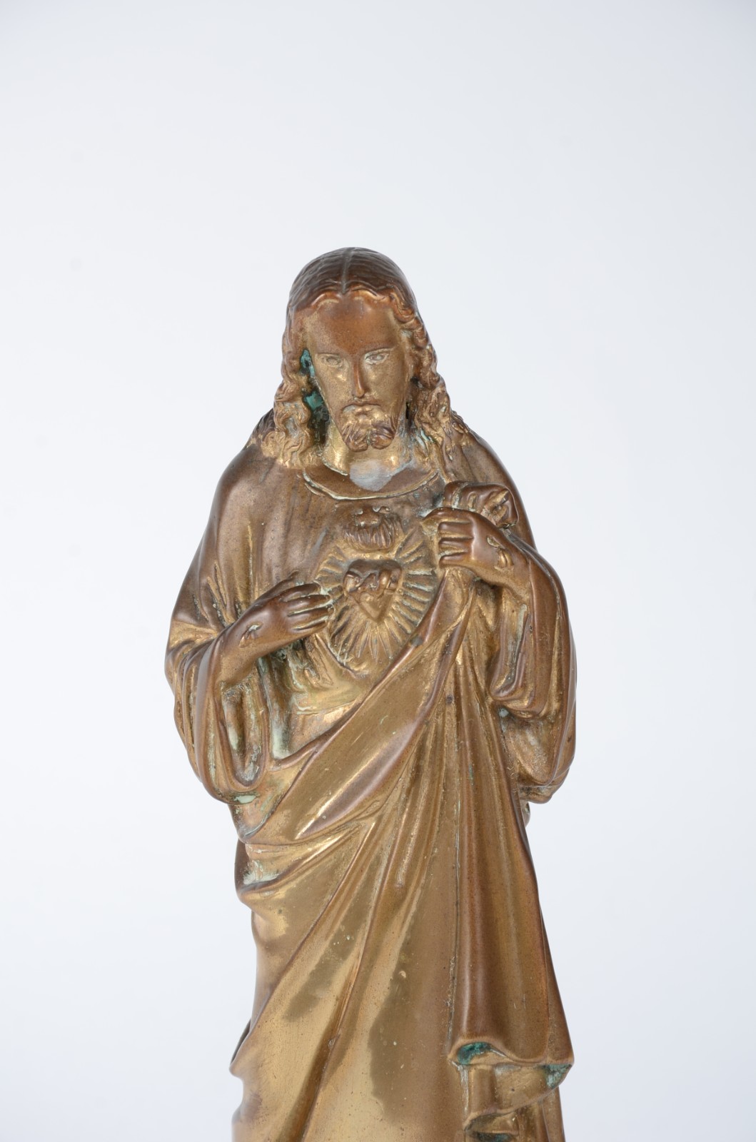 Estatueta de bronze representando Sagrado Coração de Jesus, assinado... - foto 4 de 9