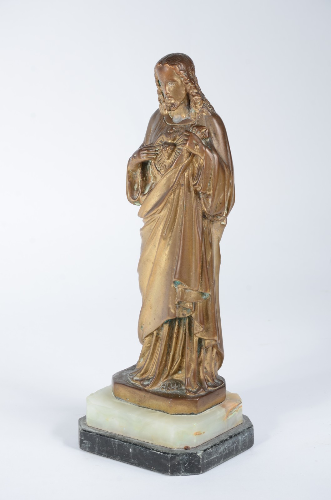 Estatueta de bronze representando Sagrado Coração de Jesus, assinado... - foto 2 de 9
