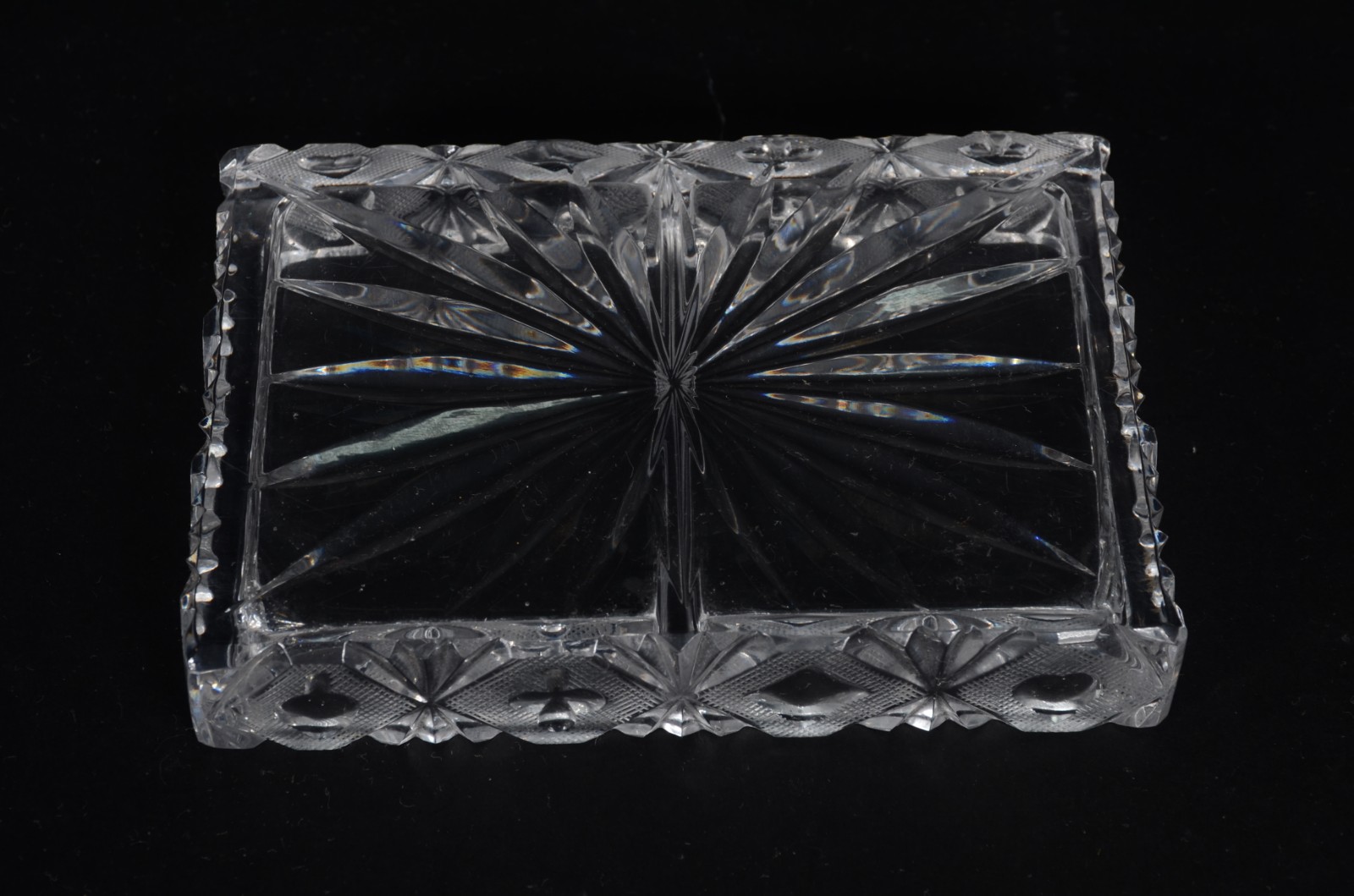 Duas peças de cristal lapidado, sendo porta petiscos e caixa para... - foto 5 de 6