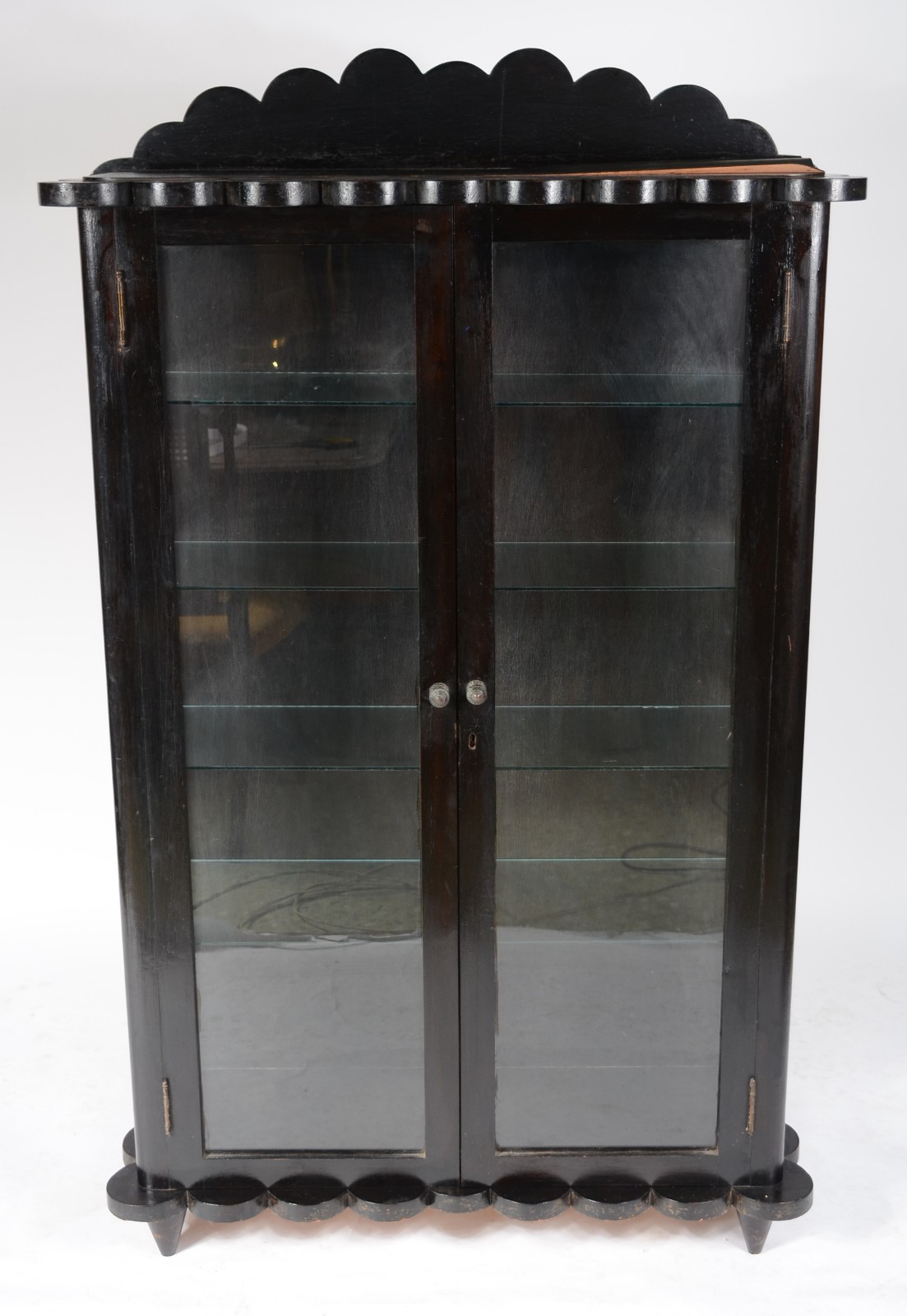 Vitrine de madeira nobre com 2 portas de vidro e prateleiras... - foto 2 de 7