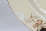 Rosenthal (1907),  - Aparelho de jantar de porcelana alemã Rosenthal, na cor bege com flores em tons de cinza e realces dourados, composto de: 24 pratos rasos (3 lascados)