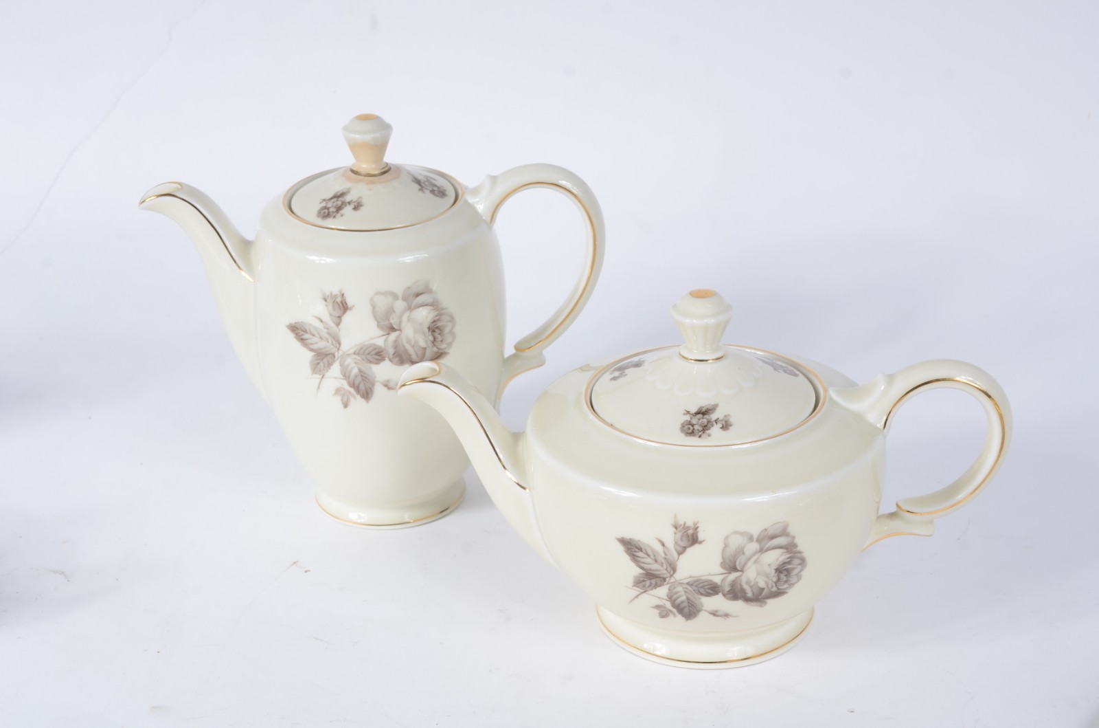 Serviço de chá e café de porcelana tcheca, decorado com flores em... - foto 4 de 8