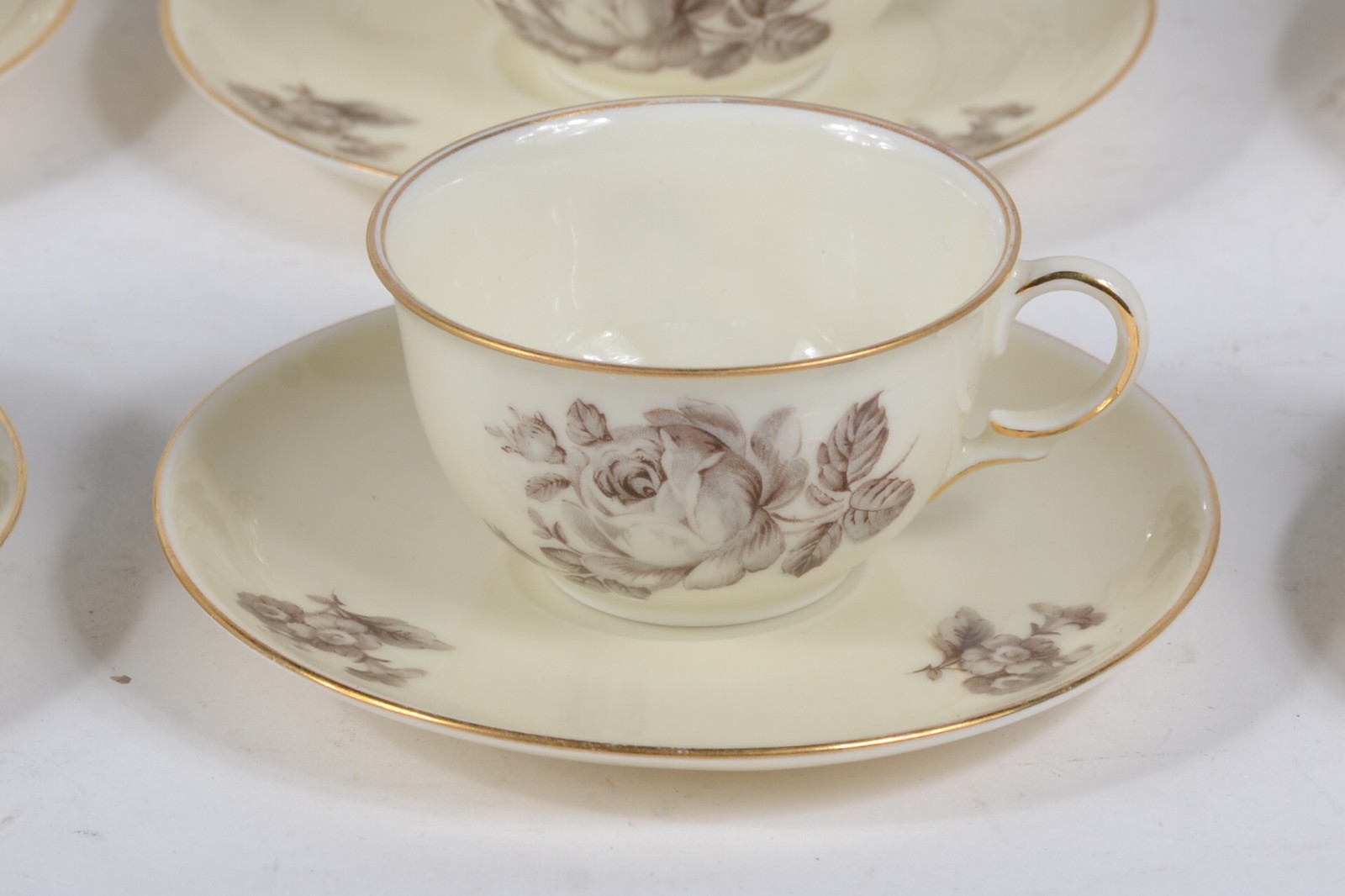 Serviço de chá e café de porcelana tcheca, decorado com flores em... - foto 8 de 8