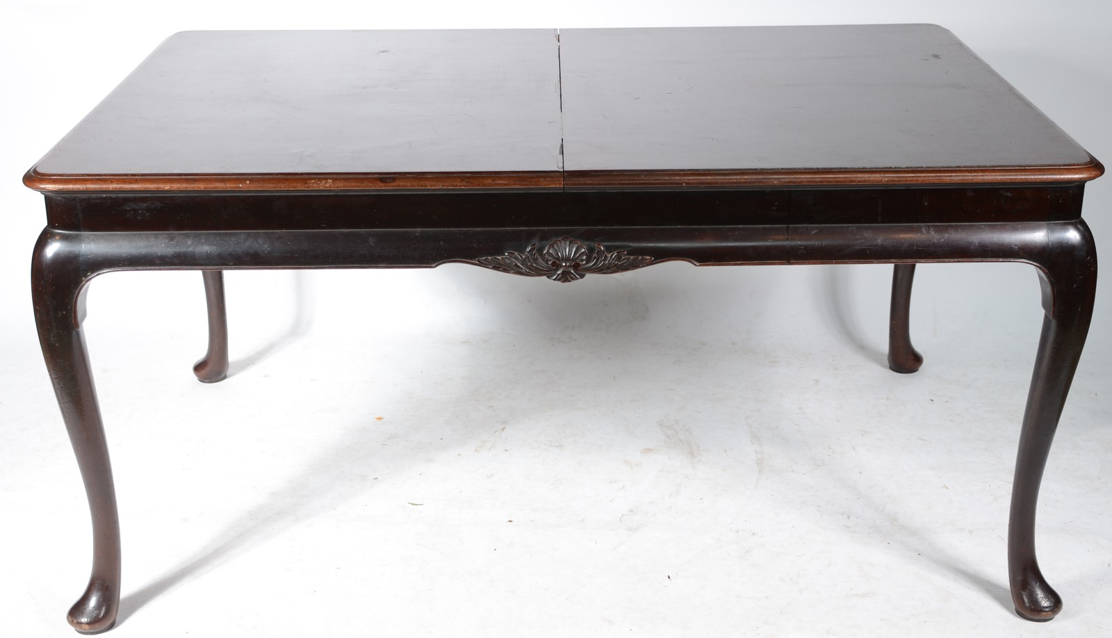 Mesa de jantar de madeira nobre, estilo Chipendale, duas tábuas... - foto 9 de 11
