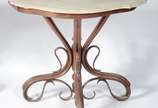 MICHAEL THONET,  - Par de antigos aparadores austríacos de madeira nobre,  tampos de mármore. Século XIX.  (um dos tampos de mármore está quebrado e colado - restauro na