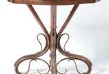 MICHAEL THONET,  - Par de antigos aparadores austríacos de madeira nobre,  tampos de mármore. Século XIX.  (um dos tampos de mármore está quebrado e colado - restauro na