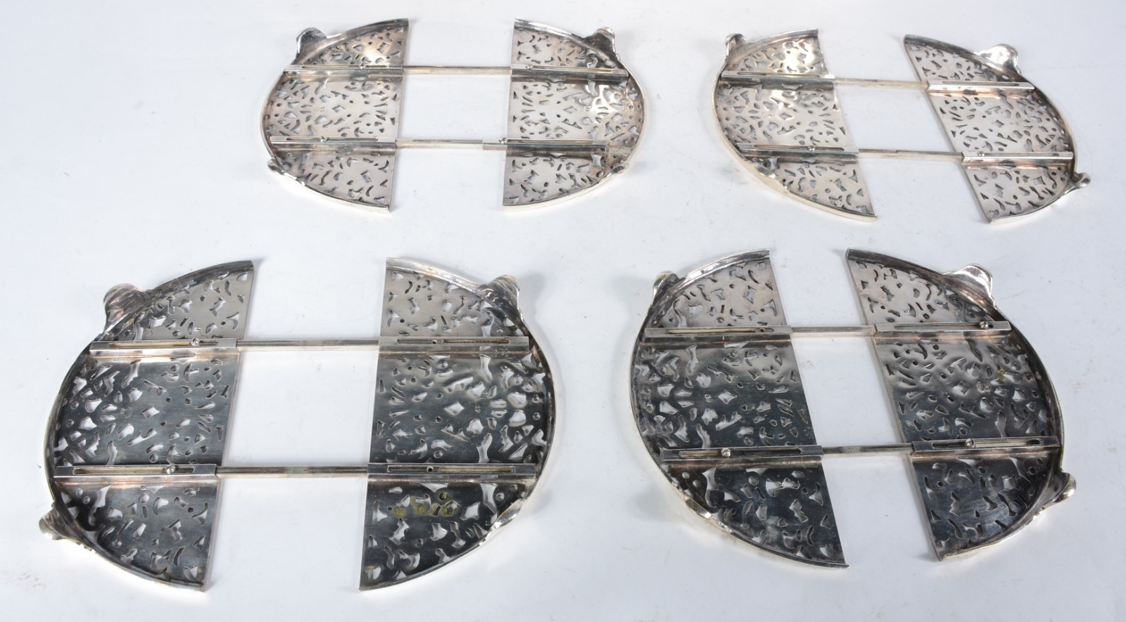 Diversas peças de metal prateado, sendo: 2 baldes para gelo, porta... - foto 7 de 11