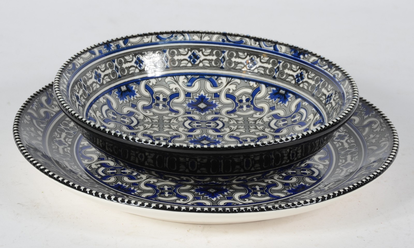 Duas peças de cerâmica espanhola, sendo: bowl e prato. - foto 1 de 7
