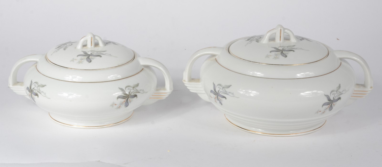 Parte de baixela de jantar de porcelana portuguesa, sendo: sopeira... - foto 2 de 8