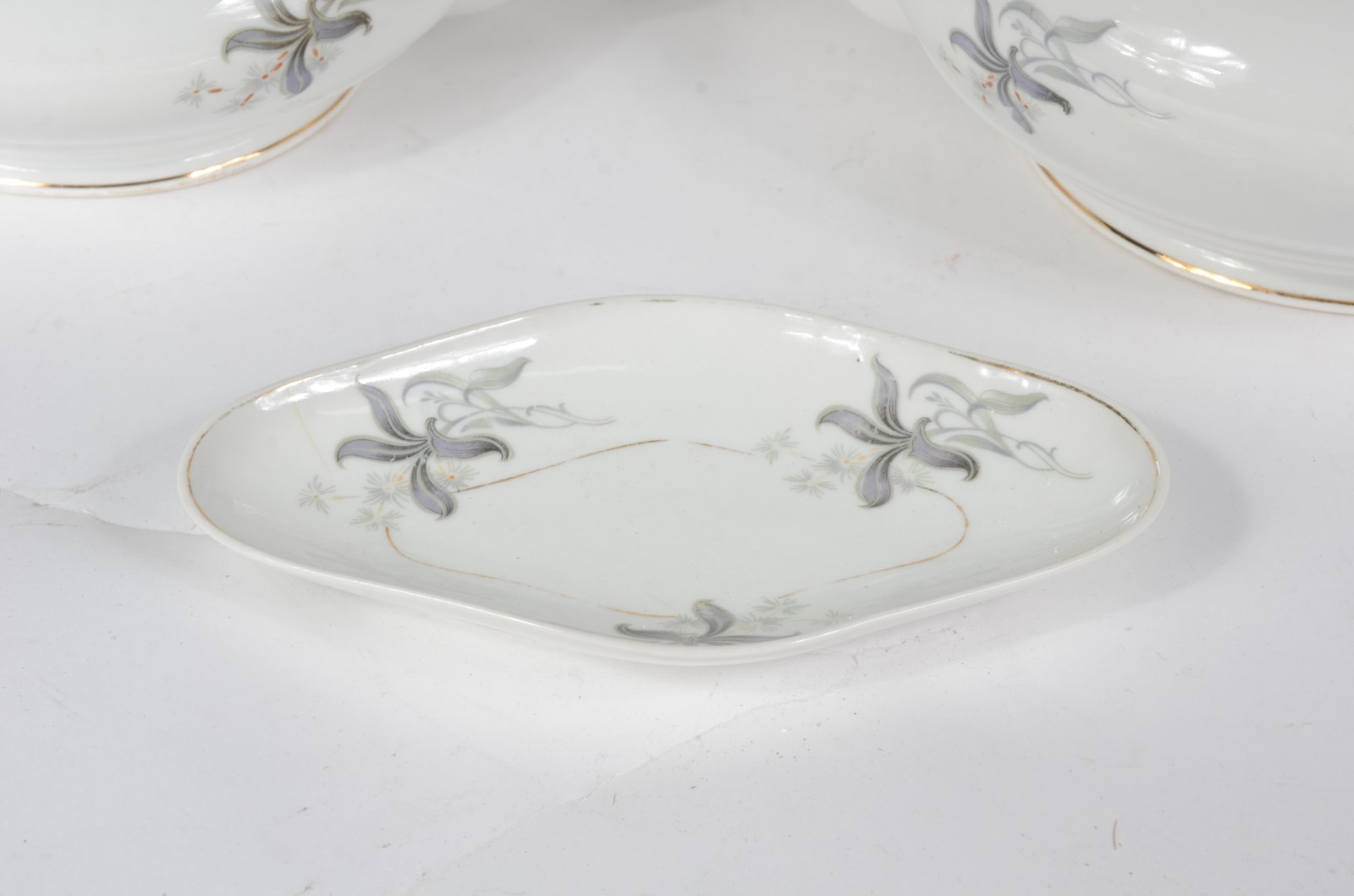 Parte de baixela de jantar de porcelana portuguesa, sendo: sopeira... - foto 4 de 8