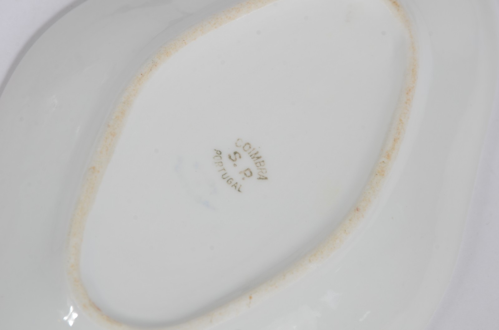 Parte de baixela de jantar de porcelana portuguesa, sendo: sopeira... - foto 7 de 8