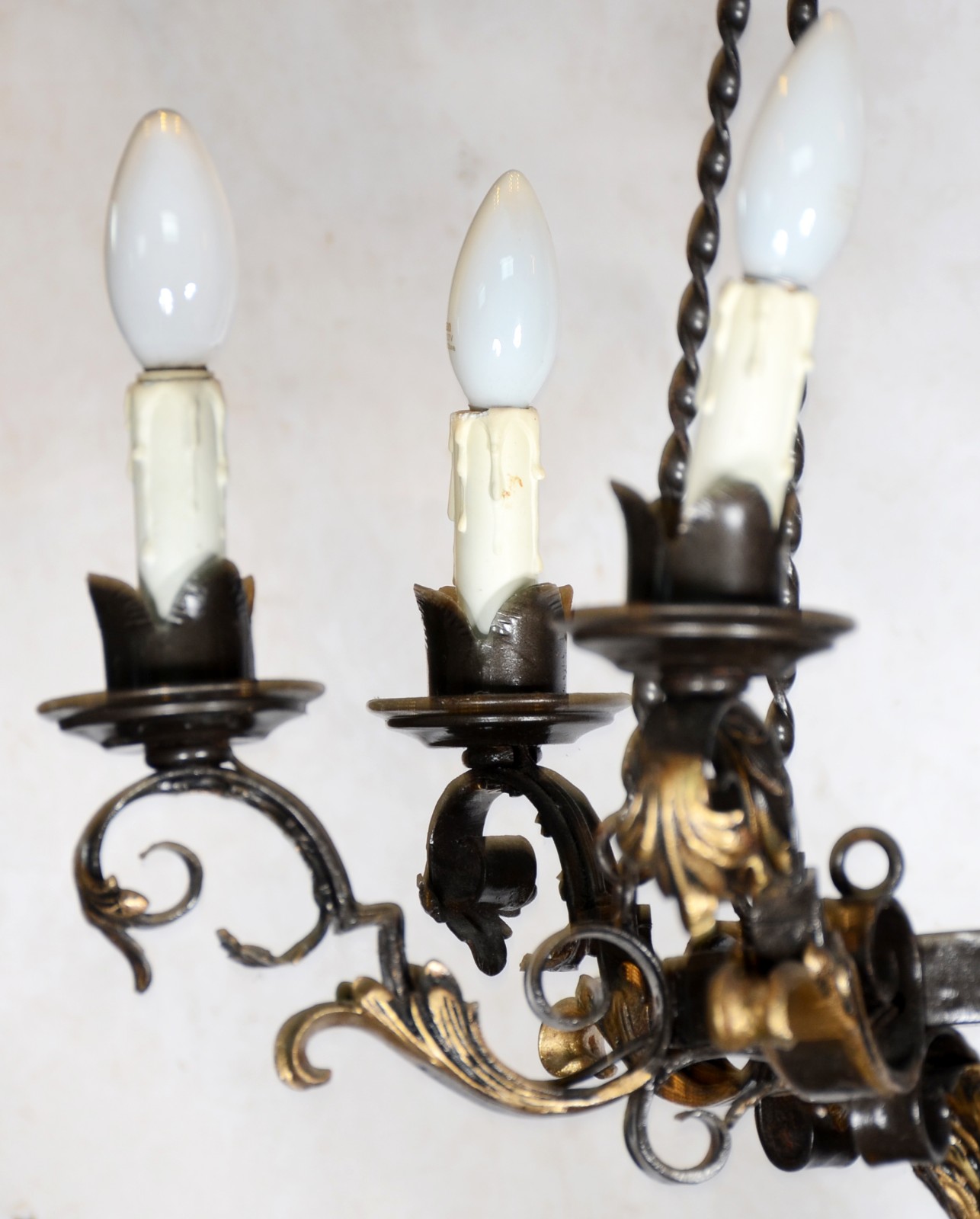 Lustre de metal dourado para 6 luzes - foto 2 de 5