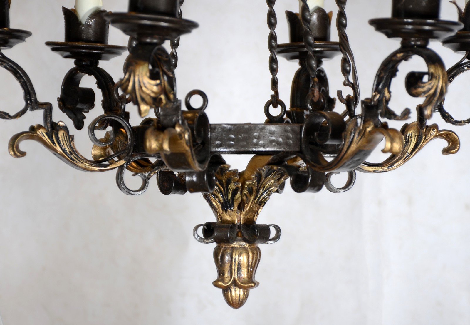 Lustre de metal dourado para 6 luzes - foto 3 de 5