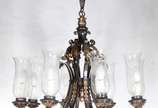 Lustre de metal dourado para 8 luzes com mangas... - Lustre de metal dourado para 8 luzes com mangas de cristal