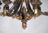 Lustre de metal dourado para 8 luzes com mangas... - Lustre de metal dourado para 8 luzes com mangas de cristal