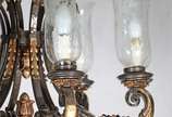 Lustre de metal dourado para 8 luzes com mangas... - Lustre de metal dourado para 8 luzes com mangas de cristal