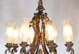 Lustre de metal dourado para 8 luzes com mangas... - Lustre de metal dourado para 8 luzes com mangas de cristal