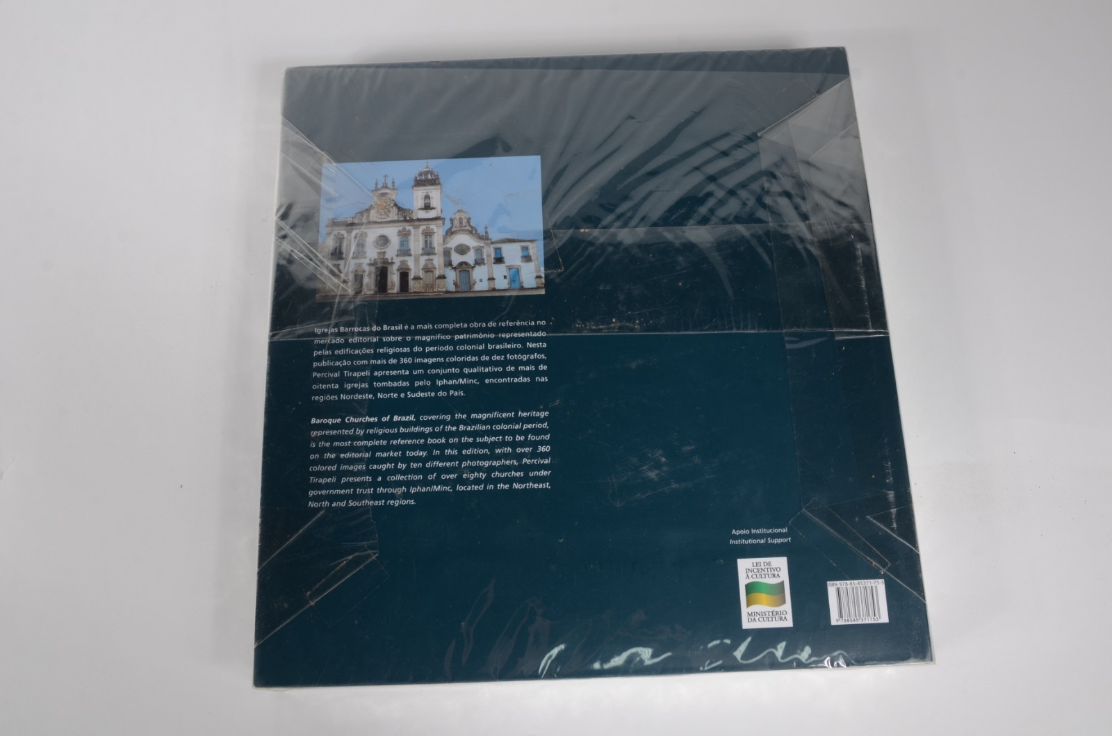 Livro: Igrejas barrocas no Brasil por Percival Tirapeli - foto 3 de 4