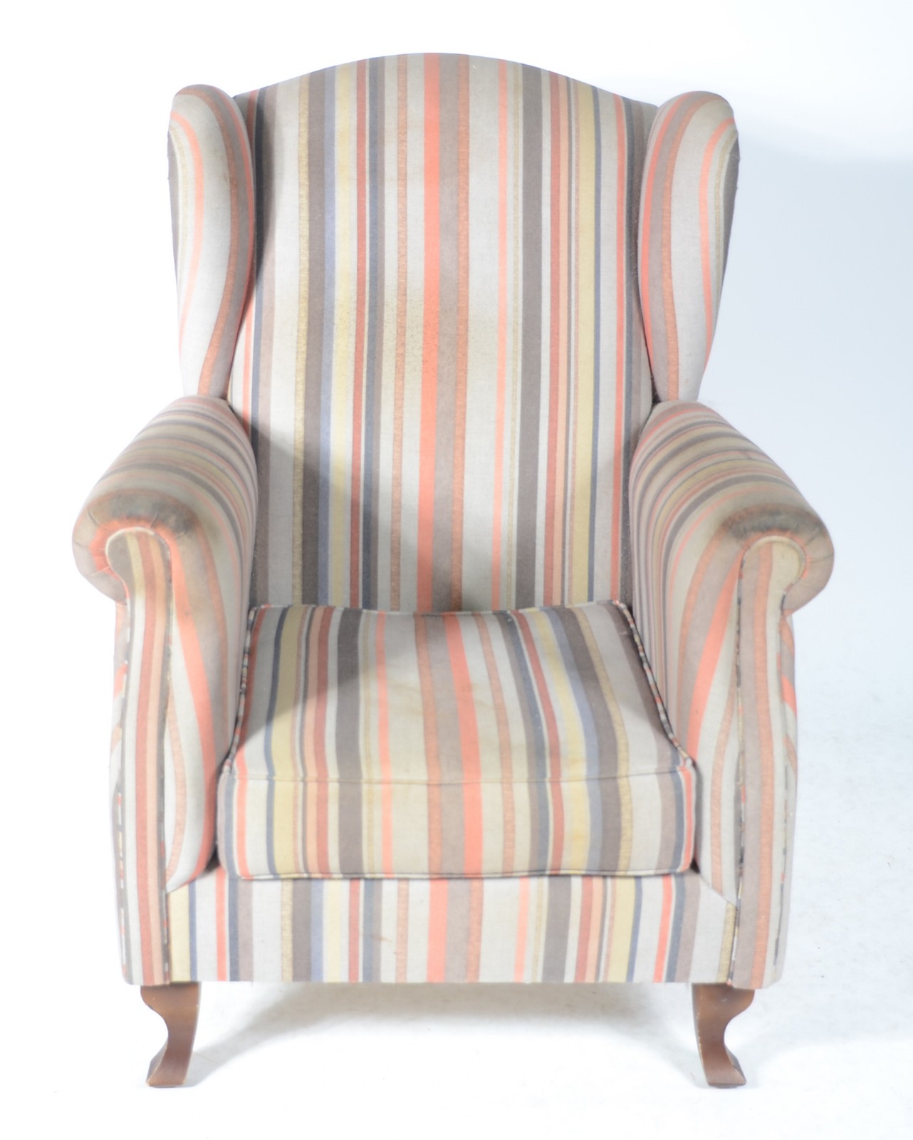 Poltrona bergere estofada e forrada com tecido listrado (desgastes na... - foto 2 de 6
