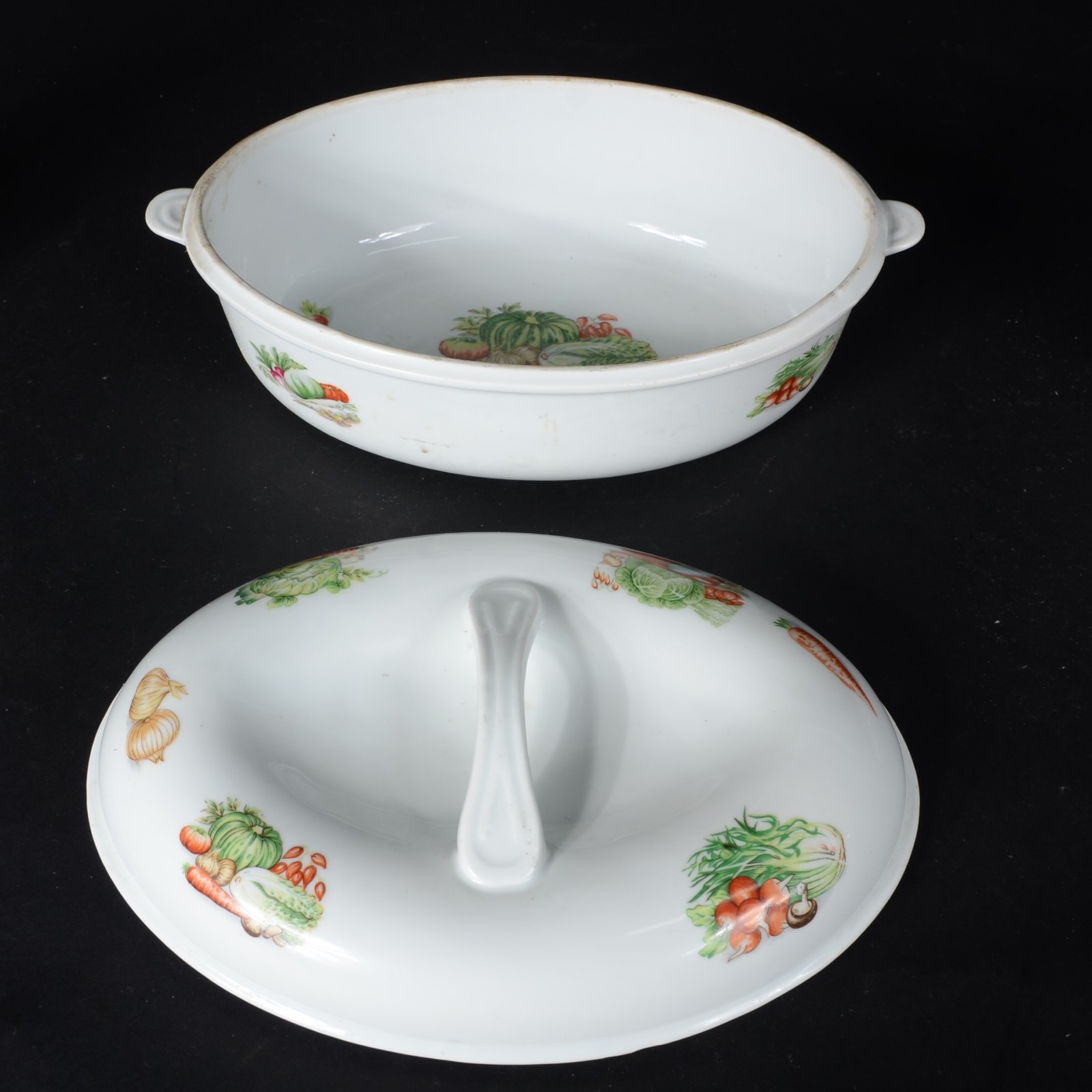 Duas sopeiras de porcelana, sendo uma Schmidt com flores em... - foto 7 de 10