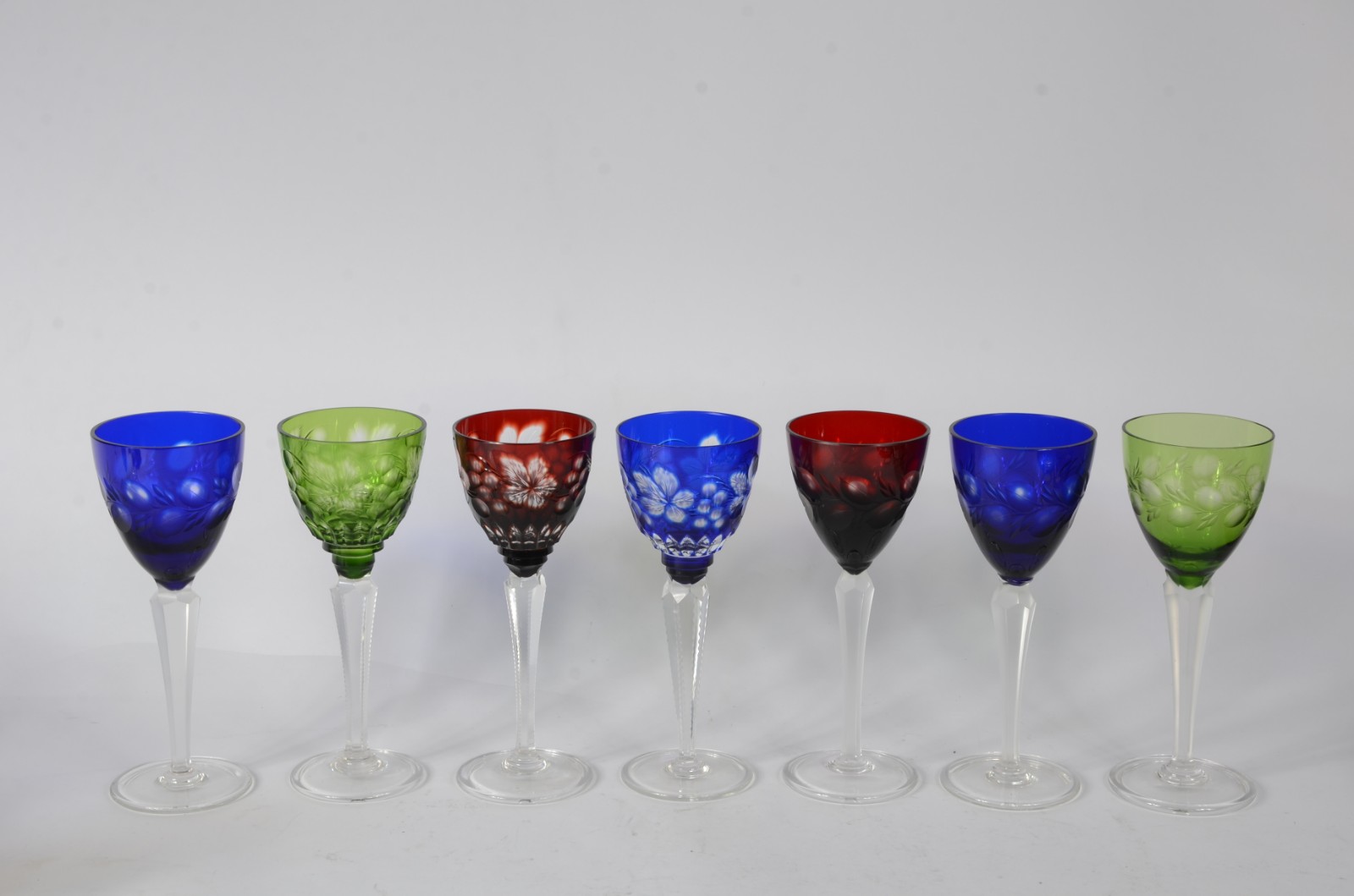 Conjunto com 7 taças para vinho de cristal doublé lapidado em... - foto 1 de 5