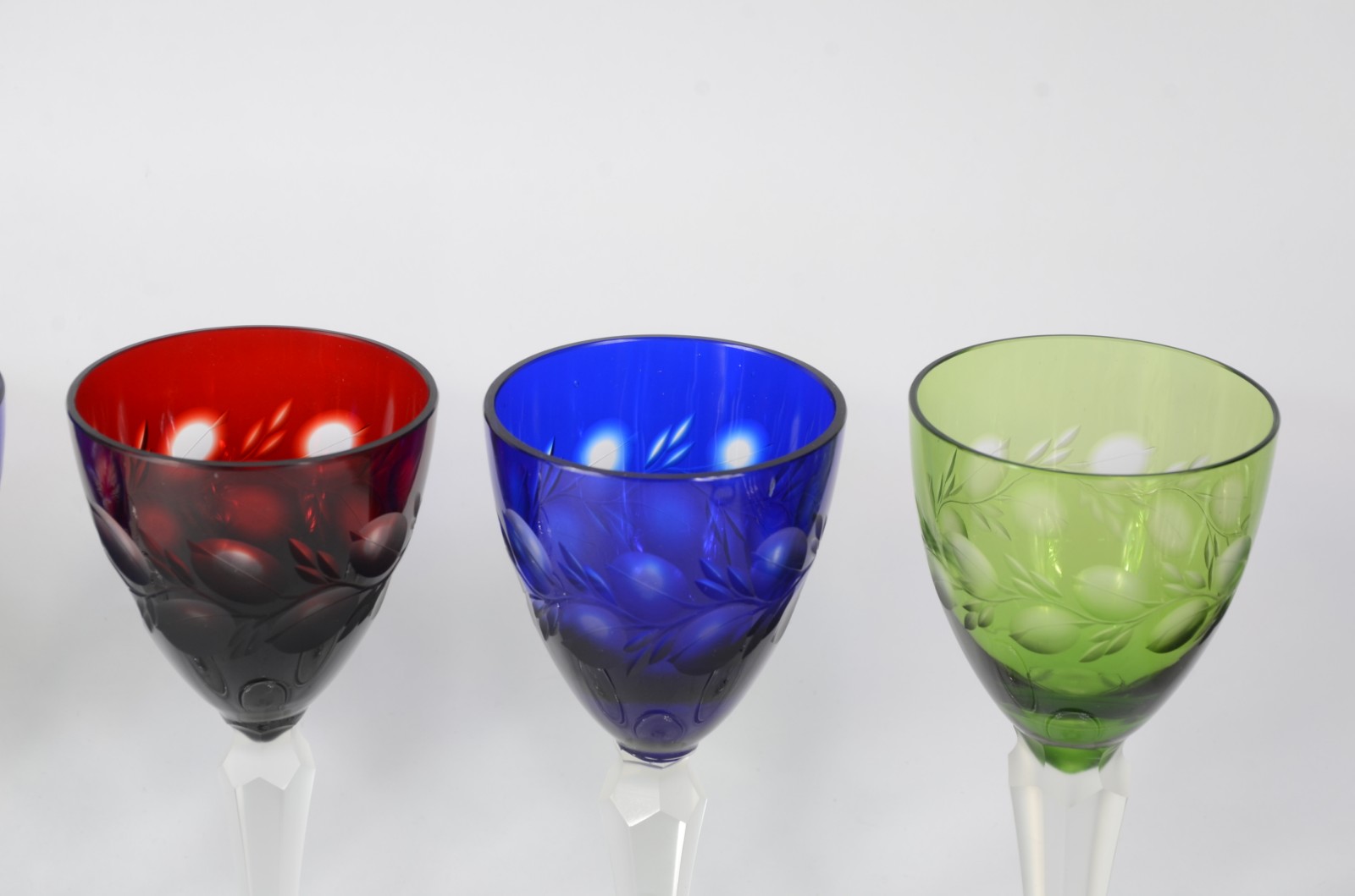 Conjunto com 7 taças para vinho de cristal doublé lapidado em... - foto 5 de 5