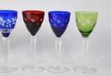 Conjunto com 7 taças para vinho de cristal doub... - Conjunto com 7 taças para vinho de cristal doublé lapidado em diversas cores, 2 modelos diferentes.