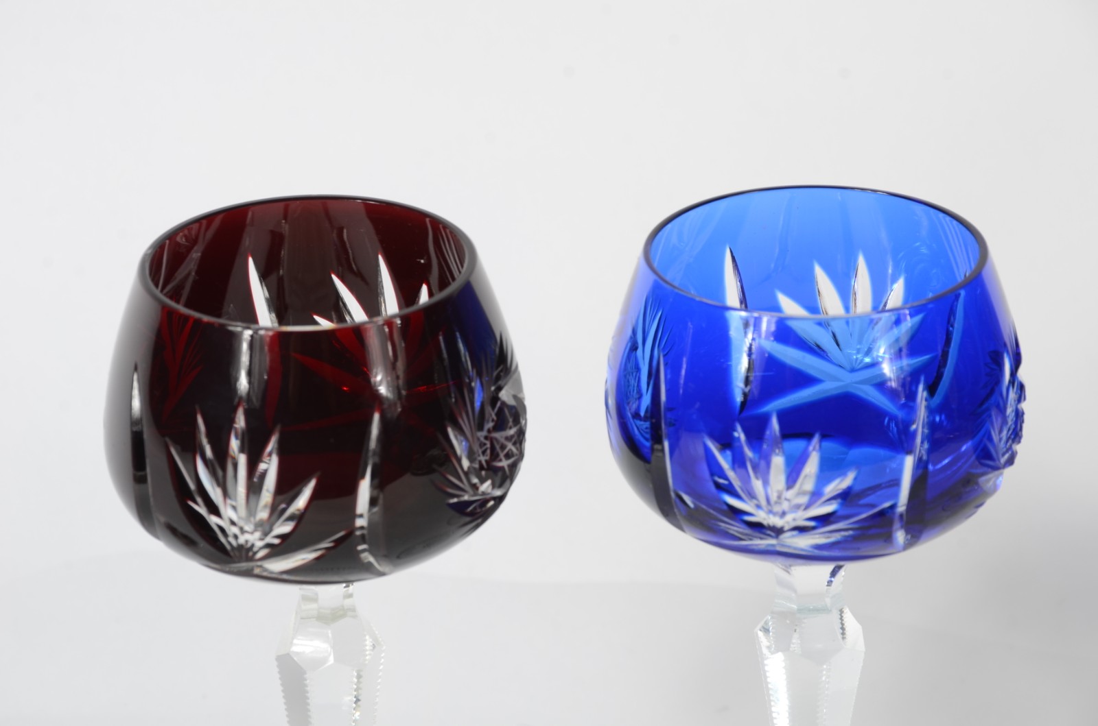 Lote com 5 taças de cristal double lapidado em diversas cores e... - foto 4 de 4
