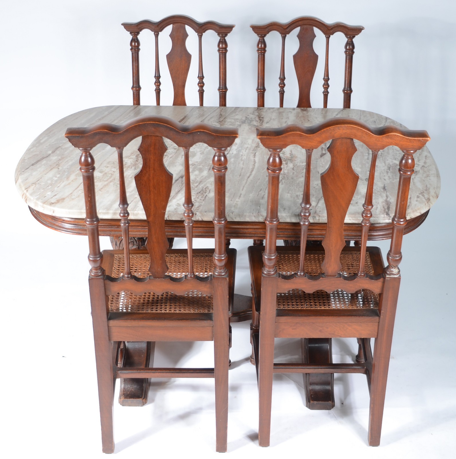 Mesa de jantar com base de madeira entalhada, tampo de mármore... - foto 2 de 11