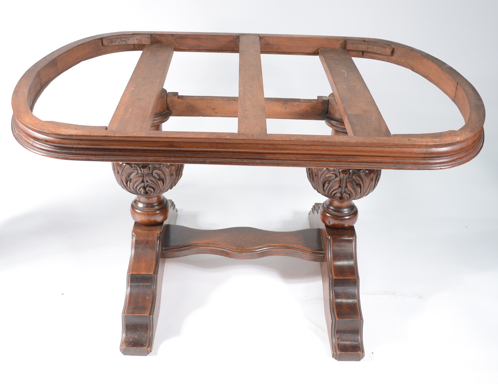 Mesa de jantar com base de madeira entalhada, tampo de mármore... - foto 6 de 11