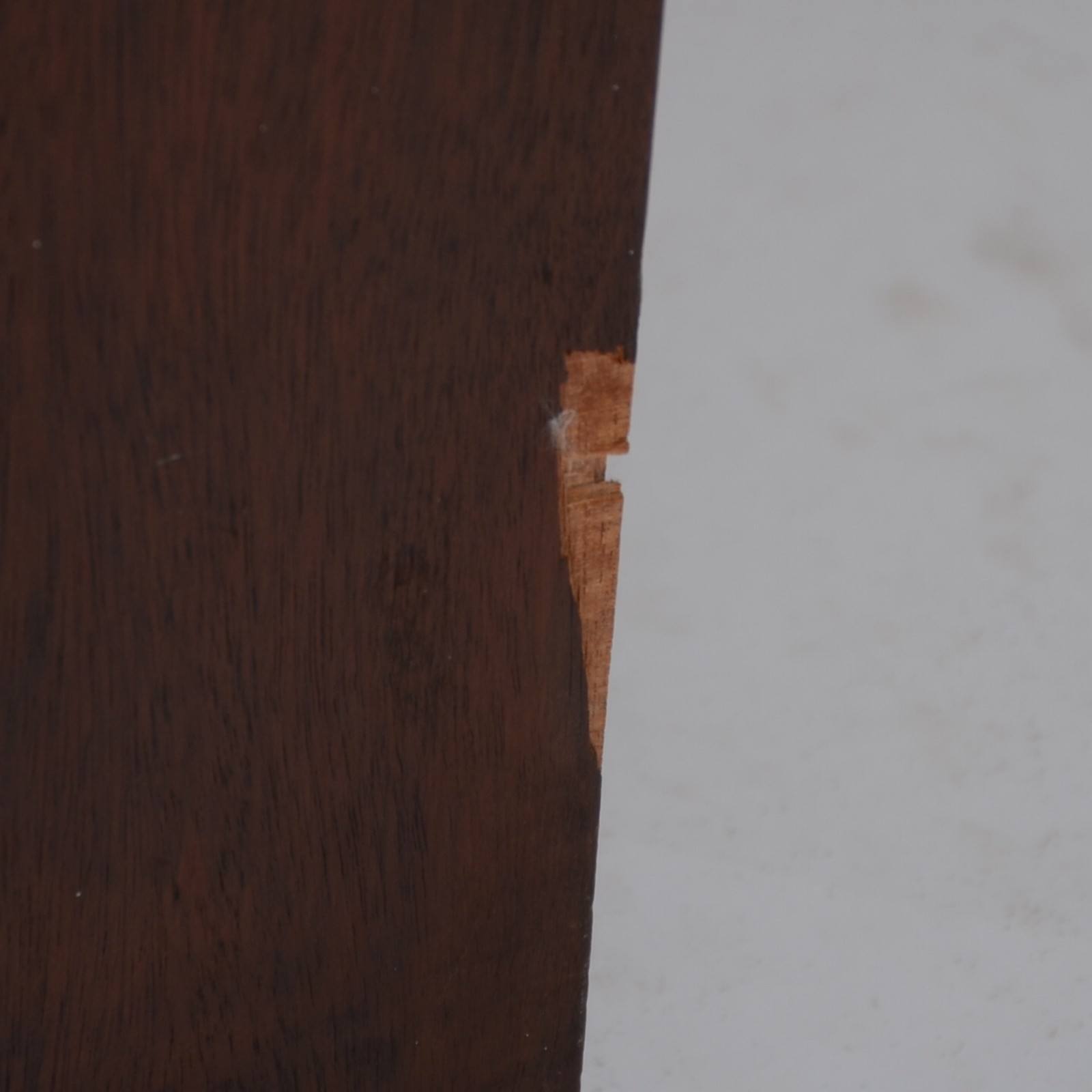 Movel de madeira nobre em 2 partes sendo a interior com 2 portas com... - foto 9 de 9
