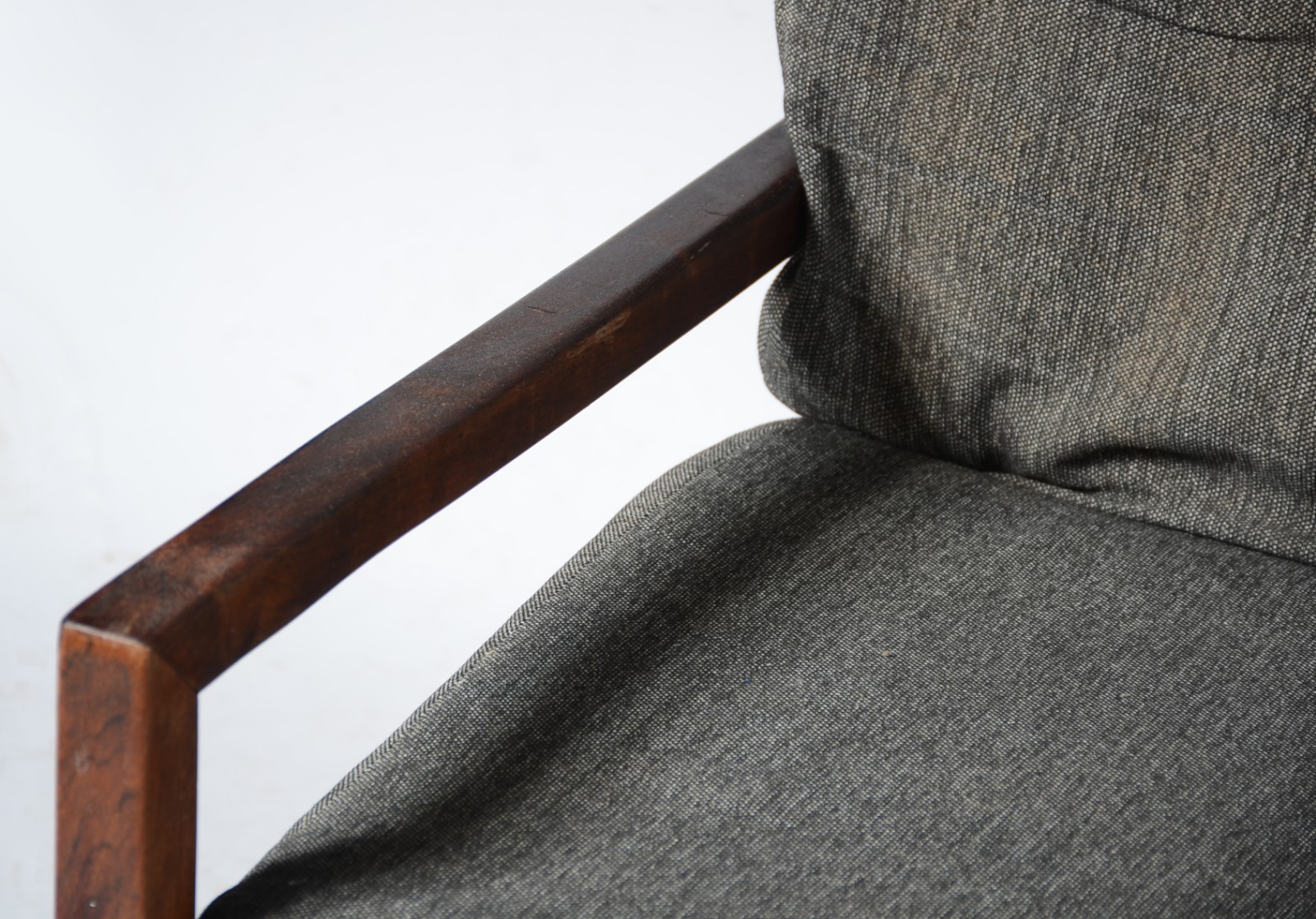 Conjunto de sofá e par de poltronas de jacarandá, almofadas soltas... - foto 7 de 7