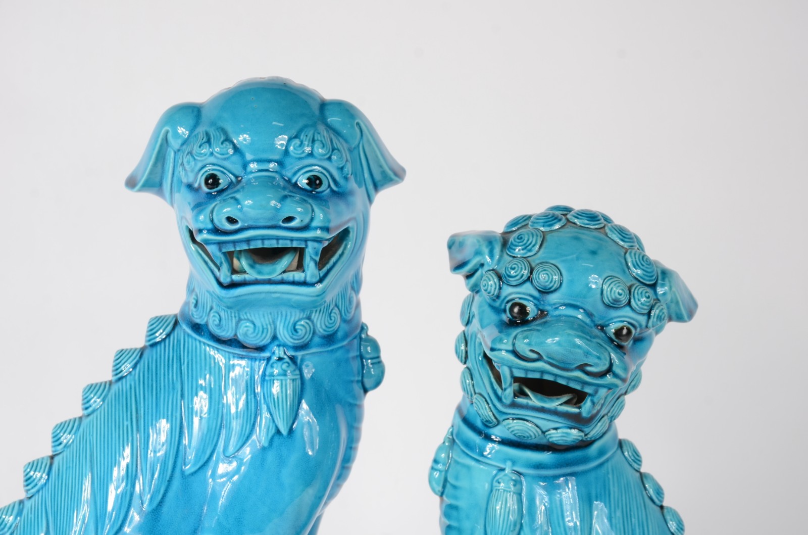 Par de cães de fó de porcelana oriental na cor azul turquesa. - foto 3 de 6