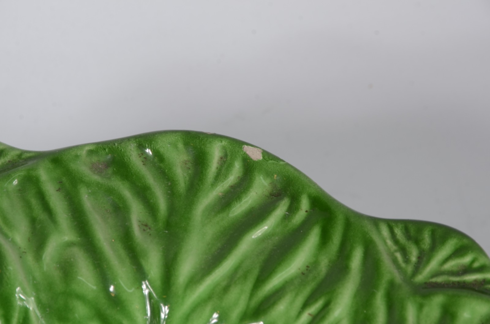 Gomil com bacia de cerâmica Weiss na cor verde, Bacia com rachaduras. - foto 9 de 9